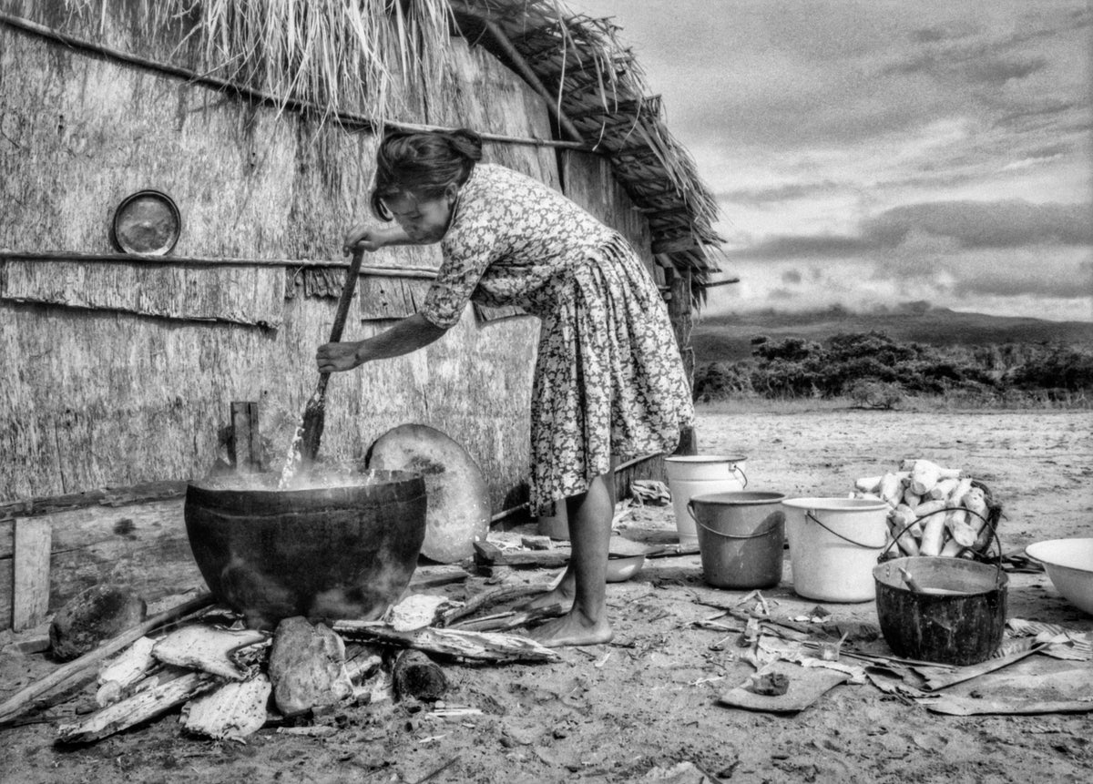 Akawaio woman boiling bitter cassava juice to make cassareep